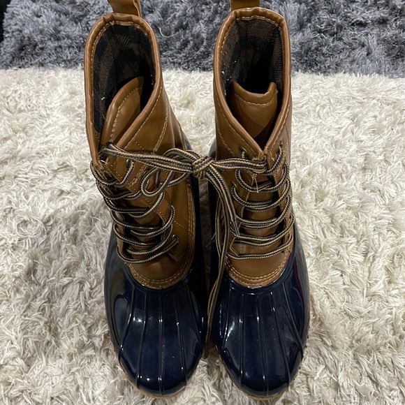 Duck Boot - Picture 1 of 6
